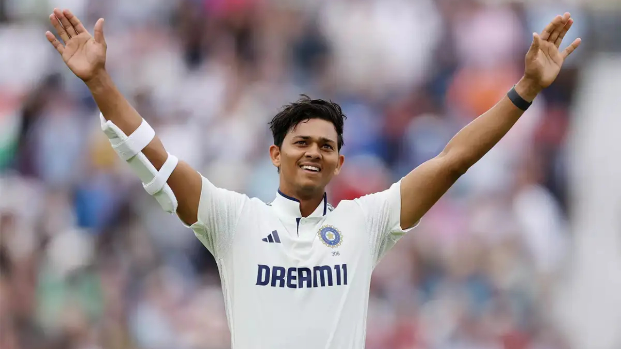 Yashasvi Jaiswal wins hearts by singing