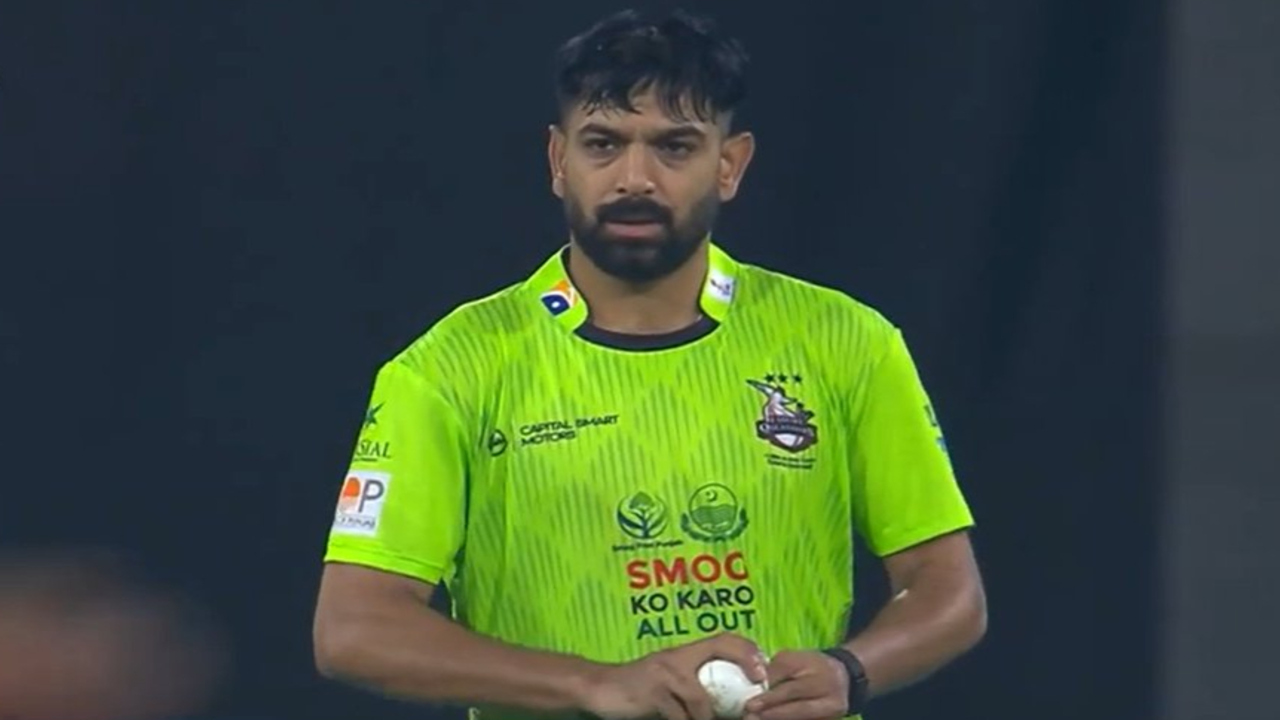 Shaheen Shah Afridi reacts calmly after Lahore Qalandars penalized five runs